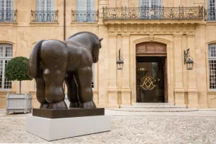 Cour d'honneur sculpture exposition Botero