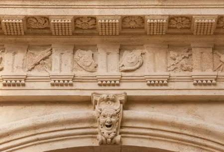 Les sculptures de la façade