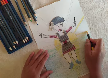 Dessin enfants crayons atelier Caumont